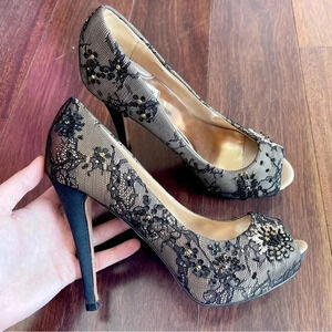 Badgley Mischka Open Toe High Heels Beaded Lace Floral Tan Black Gold 7.5